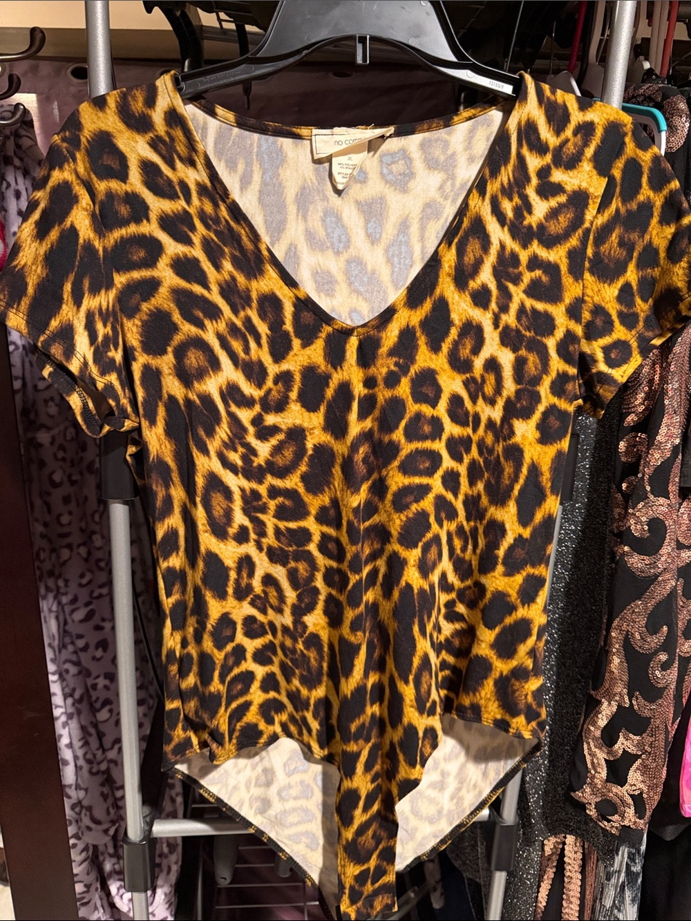 No Comment NY LA Women’s Leopard Print V-Neck Top - Gold/Black